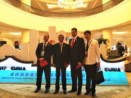 谢钦老师与国外专家学者合影2